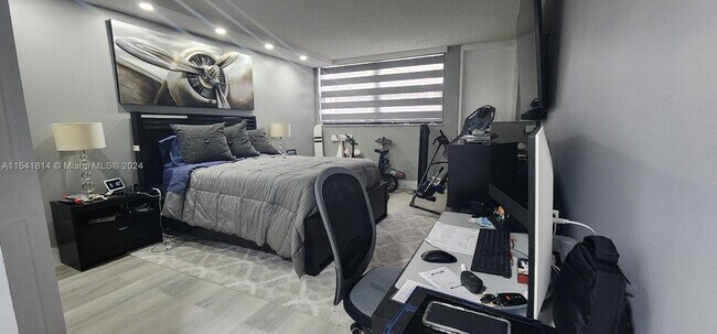 Foto del edificio - 16401 Golf Club Rd