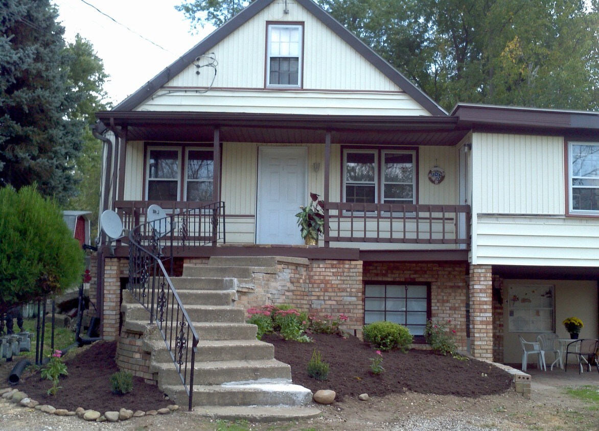 Front Bldg1 - 4400 SE Central Ave