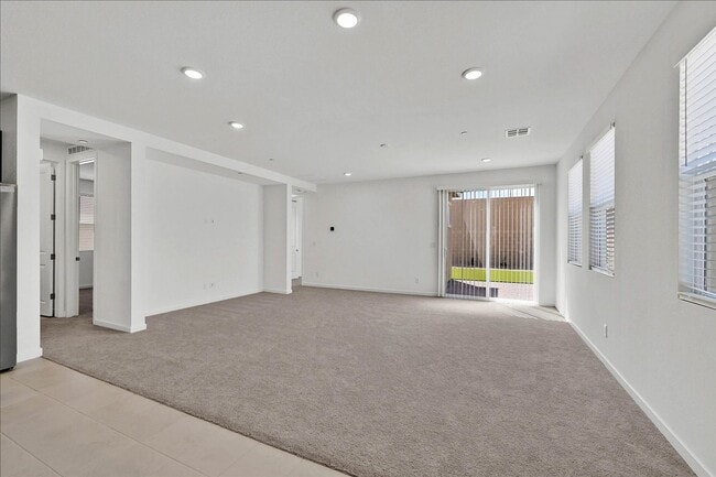 Foto del edificio - Brand new single-story home located in the desirable Sky Canyon