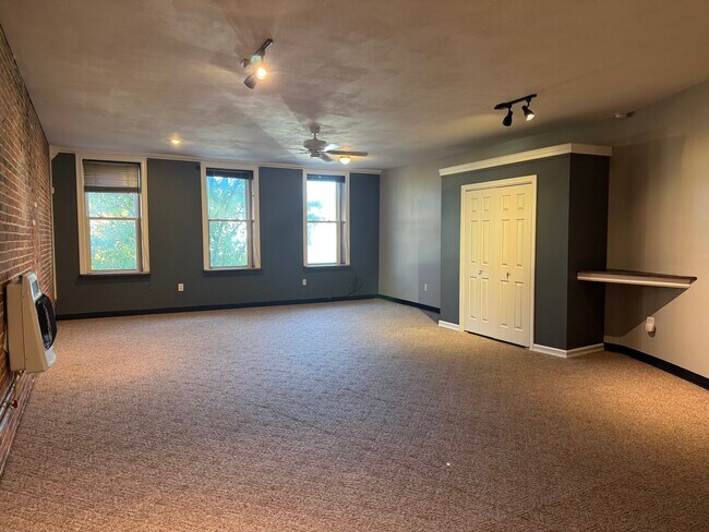 Foto del edificio - 171 W 1st St