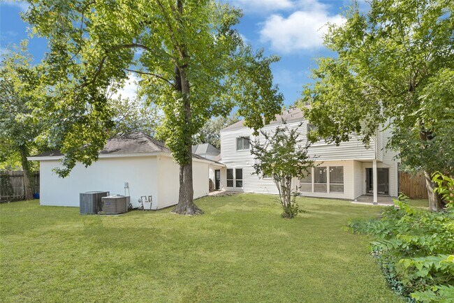 Building Photo - 14823 Elmont Dr