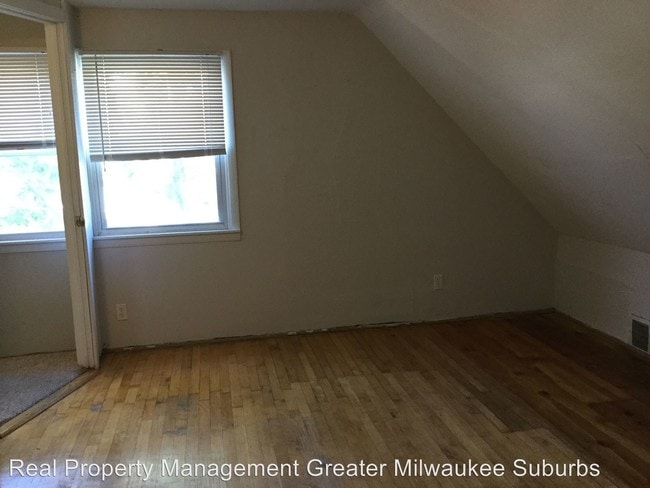 Building Photo - 3008 N Oakland Ave