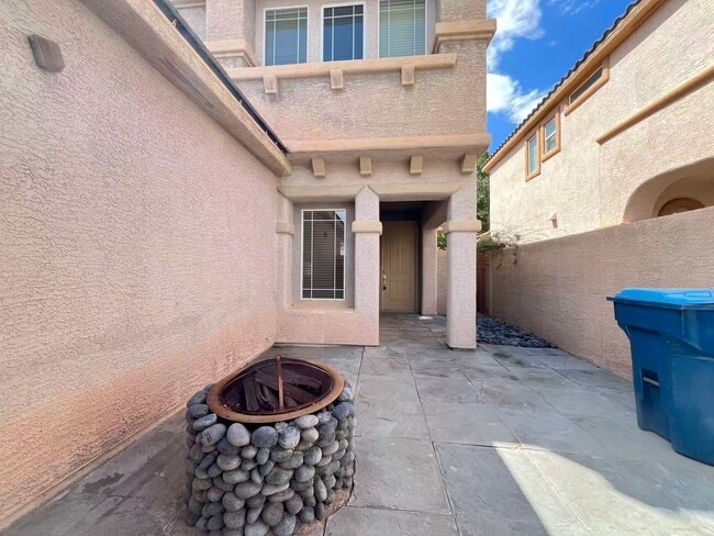 Building Photo - Beautiful and well-maintained two-story home in summerlin