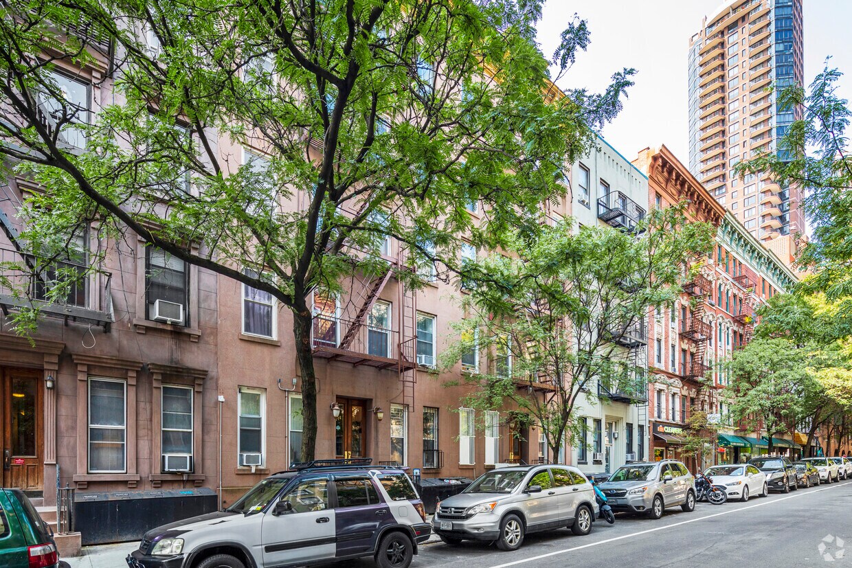 Primary Photo - 344 E 65th St