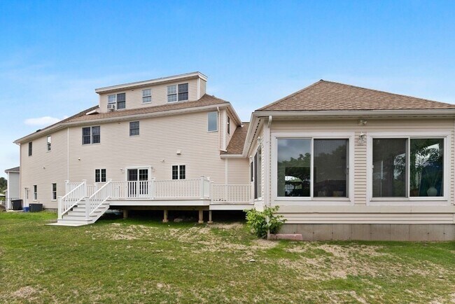 Building Photo - 15 Birch Pond Dr