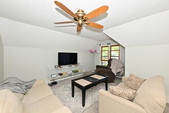 Building Photo - 817 Arcadian Ave