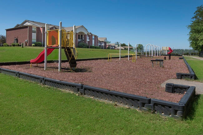 Building Photo - The Links at Tuscaloosa