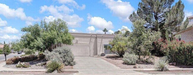Building Photo - 1100 Regal Ridge Dr
