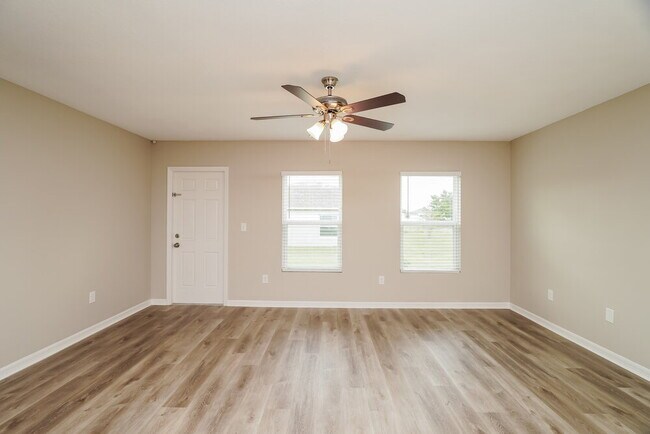 Building Photo - 333 Elderberry Ct