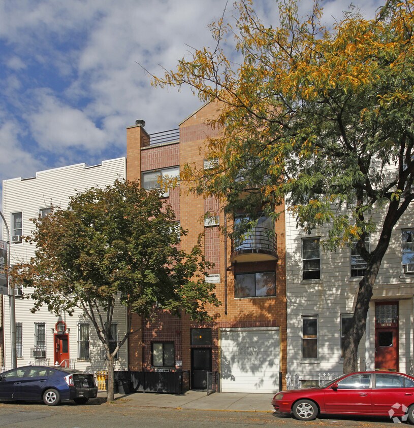 Primary Photo - 10-39 48th Ave