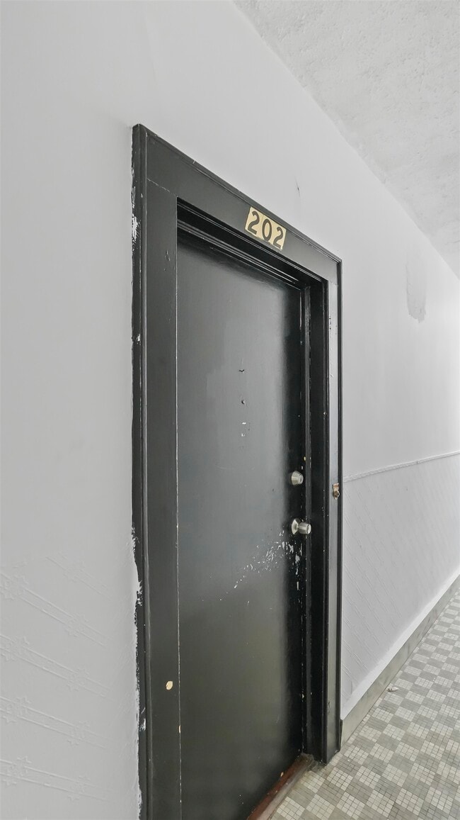 Building Photo - 260 Davis Ave