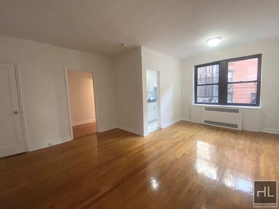 Primary Photo - EAST 55 STREET
