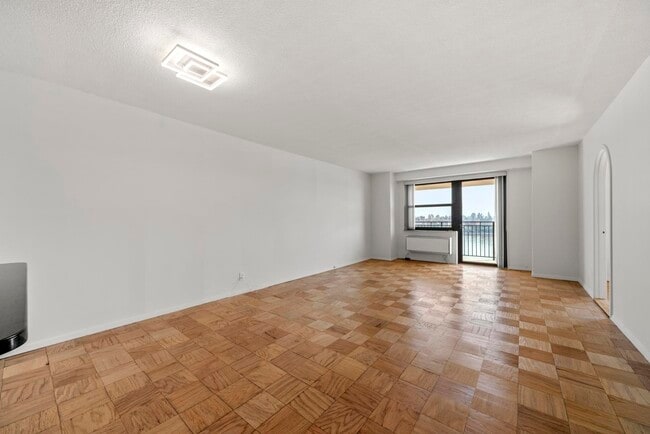 Foto del edificio - 7855 JFK Blvd E