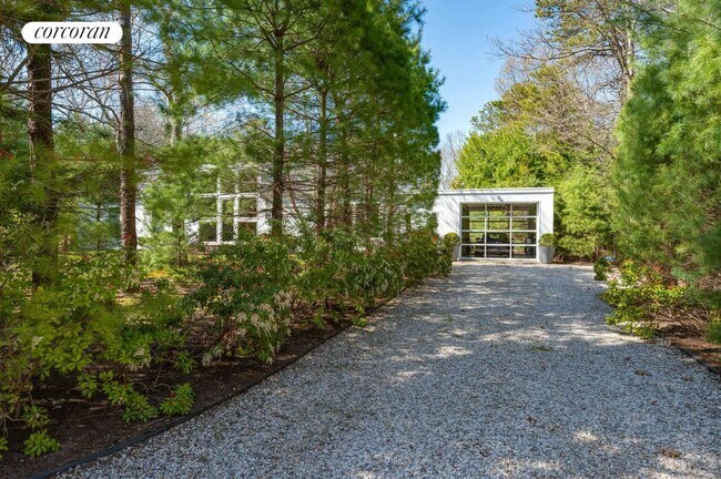 Building Photo - 8 Todd Dr