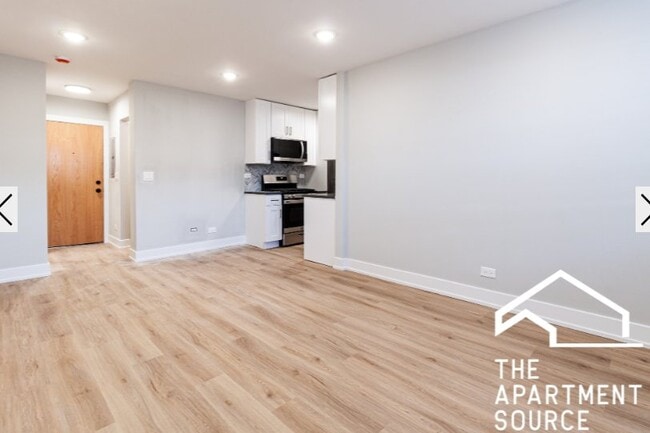 Photo - 530 W Aldine Ave Apartment