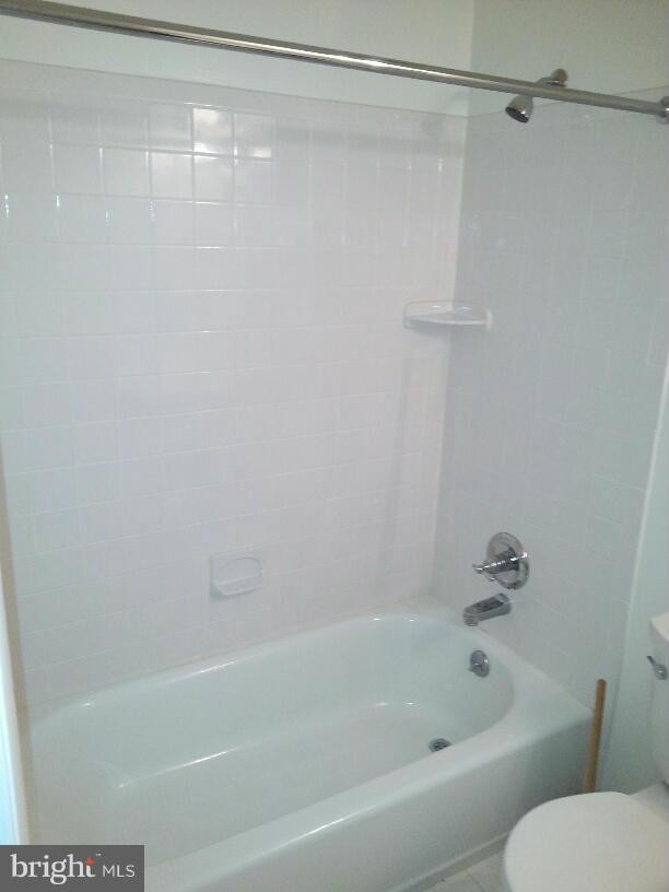 Primary Photo - 10400 Parkwood Dr