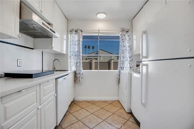 Foto del edificio - 18521 Mayall St