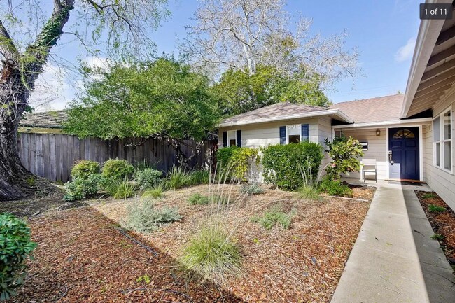Building Photo - Spacious & Bright Home Close to Parks, Sch...