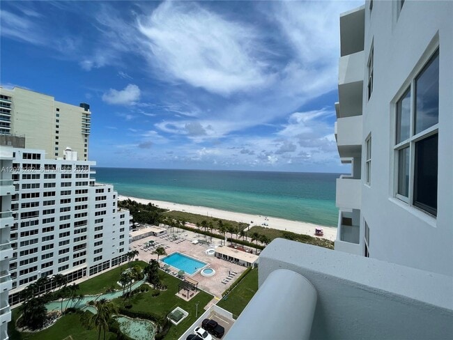 Foto del edificio - 5001 Collins Ave