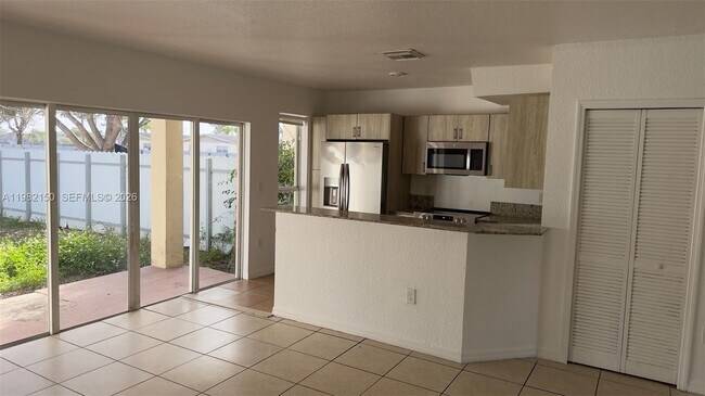 Foto del edificio - 689 NW 6th St