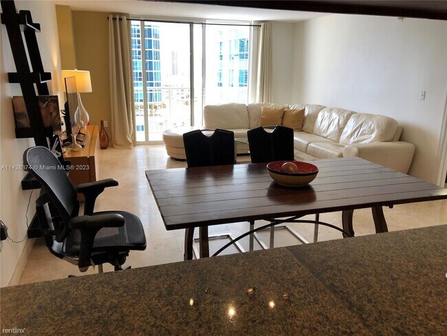 Foto del edificio - 1 br, 1 bath Condo - 1200 Brickell Bay Dr ...