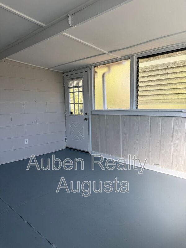 Foto del edificio - 1547 Heath St