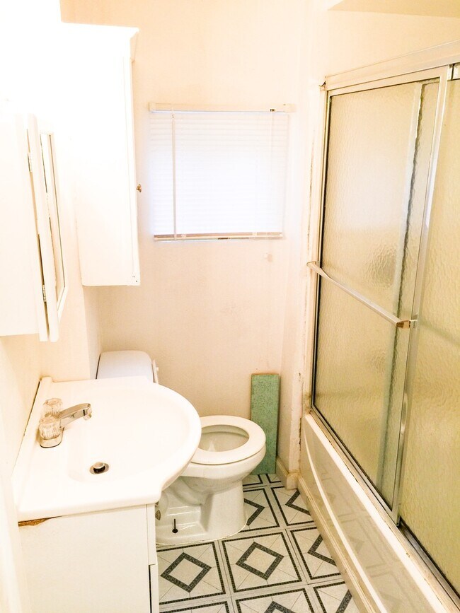Building Photo - 2BR/1BA Single Family House with basement work-space and big yard!