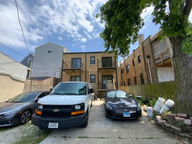 Building Photo - 3014 N California Ave