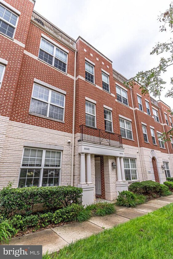 4444B Beechstone Ln Unit 4444B, Fairfax, VA 22033 Condo for Rent in