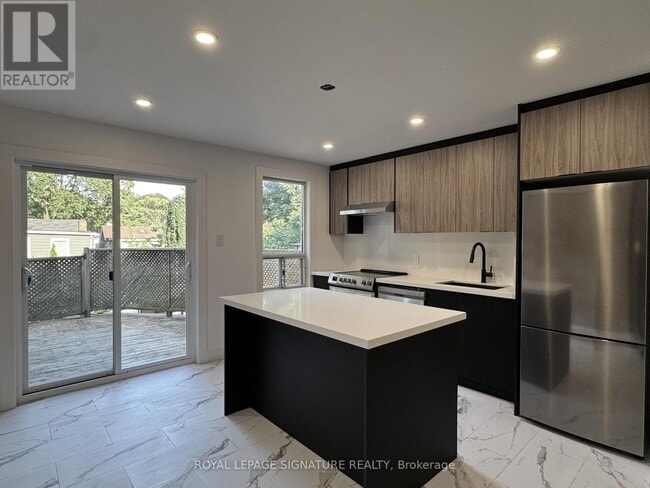 Building Photo - 25 Firstbrooke Rd