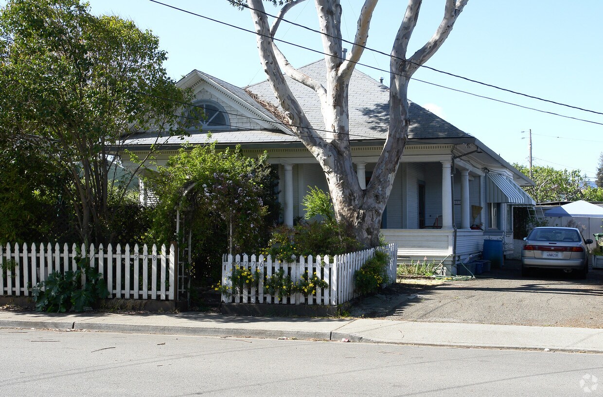 Primary Photo - 2776-2780 Devonshire Ave