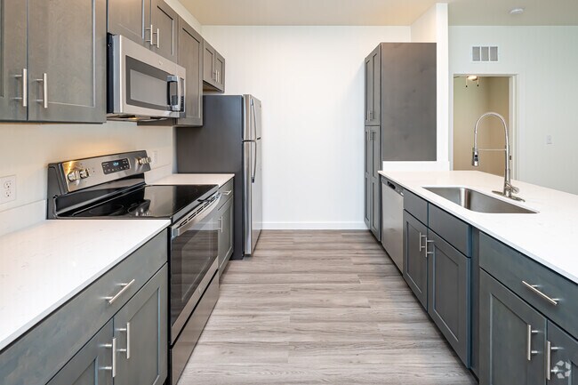 2BR, 2BA - 900SF - Cocina - Zurqui at South Park