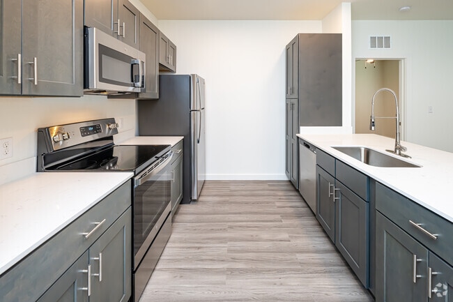 2BR, 2BA - 900SF - Kitchen - Zurqui at South Park