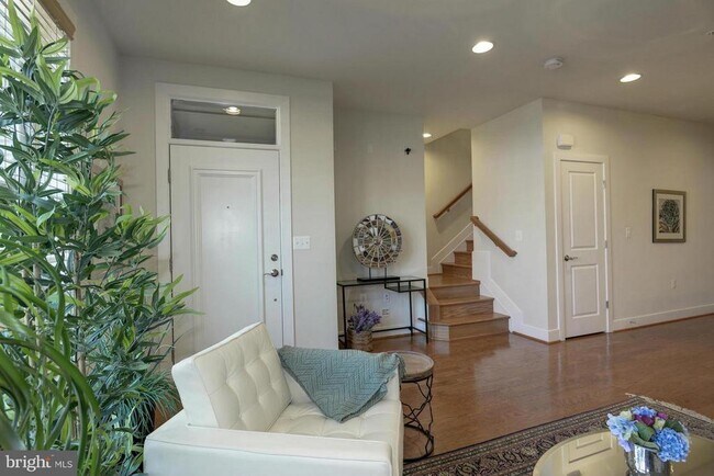 Foto del edificio - 2009 Richmond Hwy