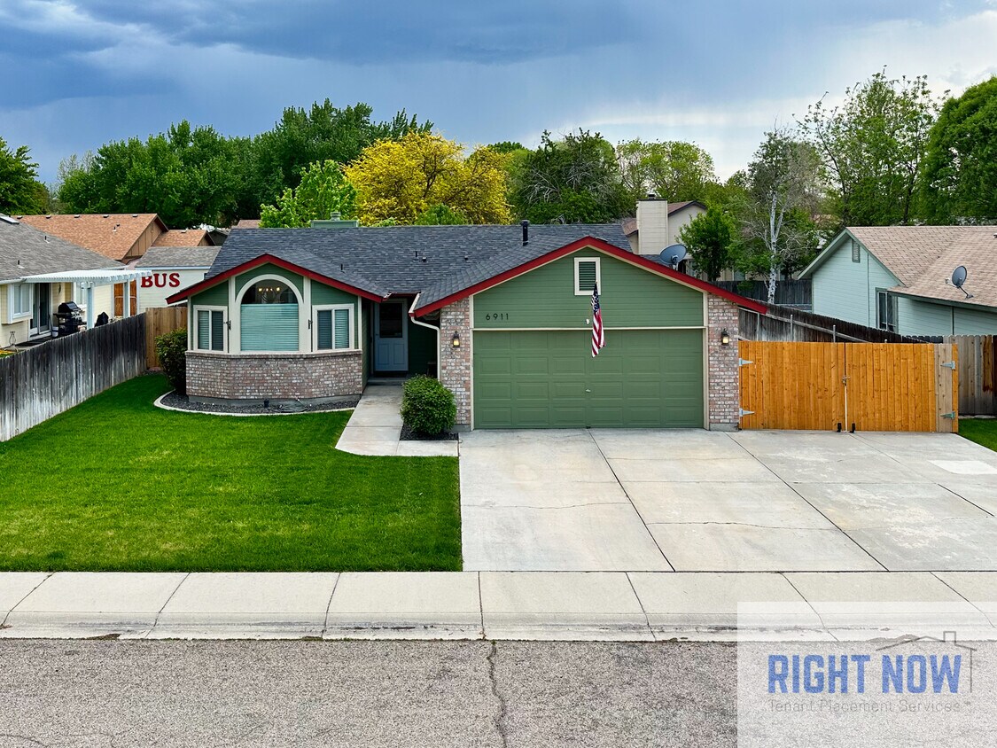 Primary Photo - 6911 W Elm Brook Dr