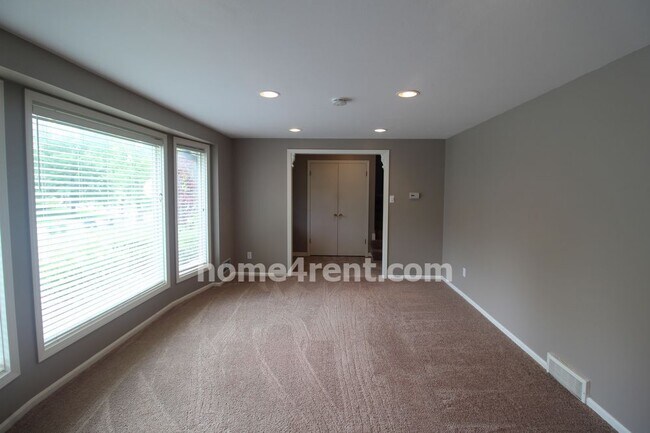 Building Photo - 10621 W 98th St