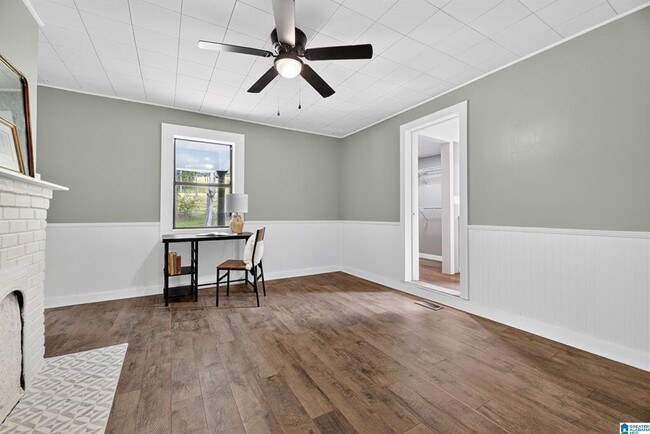 Building Photo - 3 bedroom & 3 bathroom located in Pleasant Valley