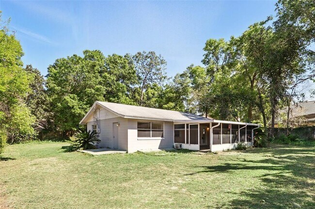 Foto del edificio - 1617 Acacia Rd