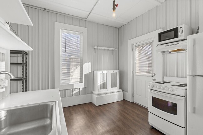 Foto del edificio - Charming  2BR 1.5Bath South City Home in Prime Dogtown Location