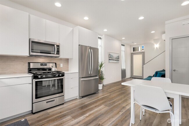 Foto del edificio - 5956D 36th Ave S
