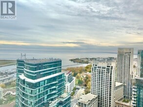 Building Photo - 19 Bathurst St