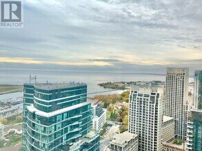 Building Photo - 19 Bathurst St