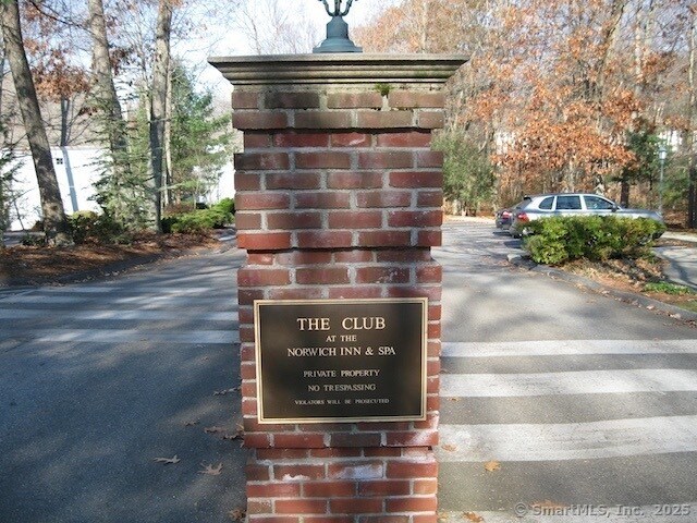 Foto del edificio - 912 Old Pond Ln