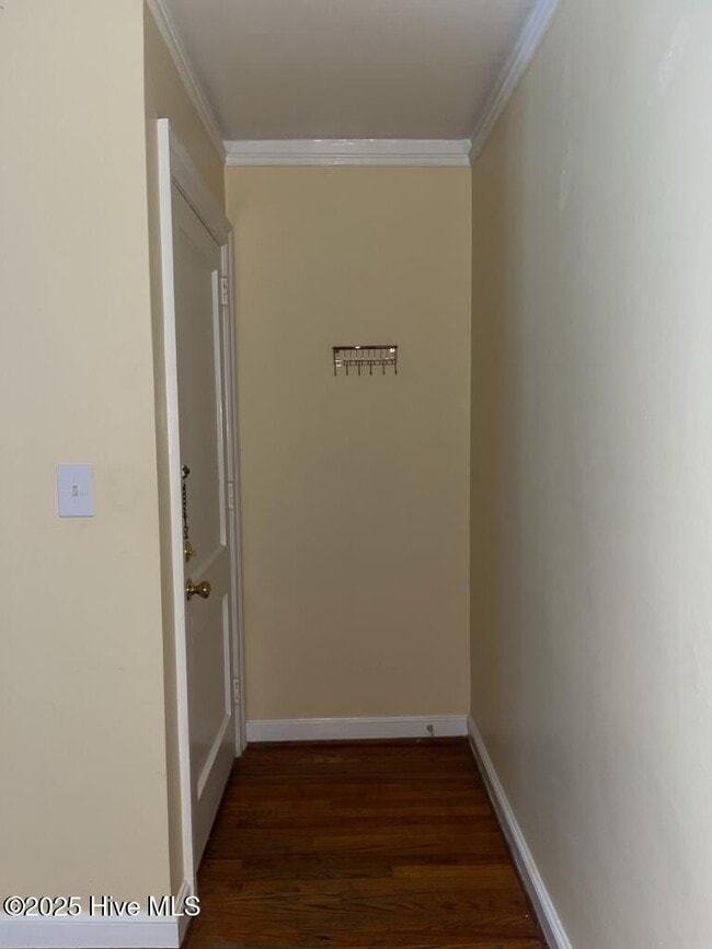 Building Photo - 2940 Oleander Dr
