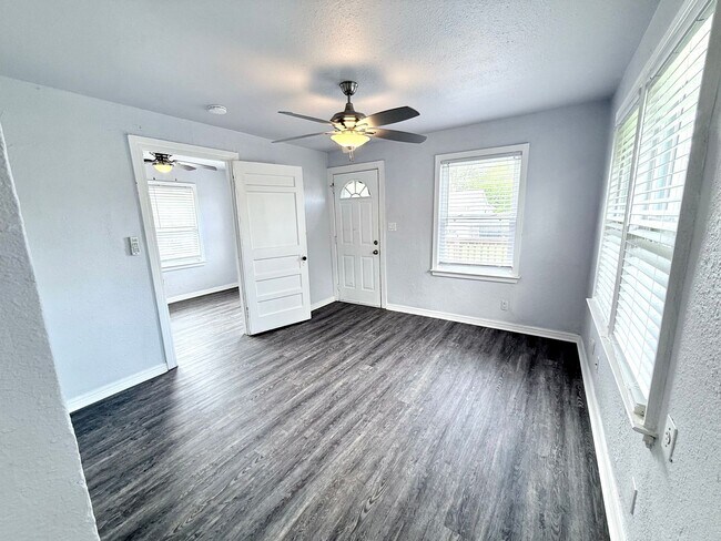 Foto del edificio - Updated Studio Home in Lyons Park Neighborhood!!