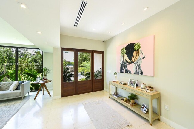 Foto del edificio - 120 Buttonwood Dr