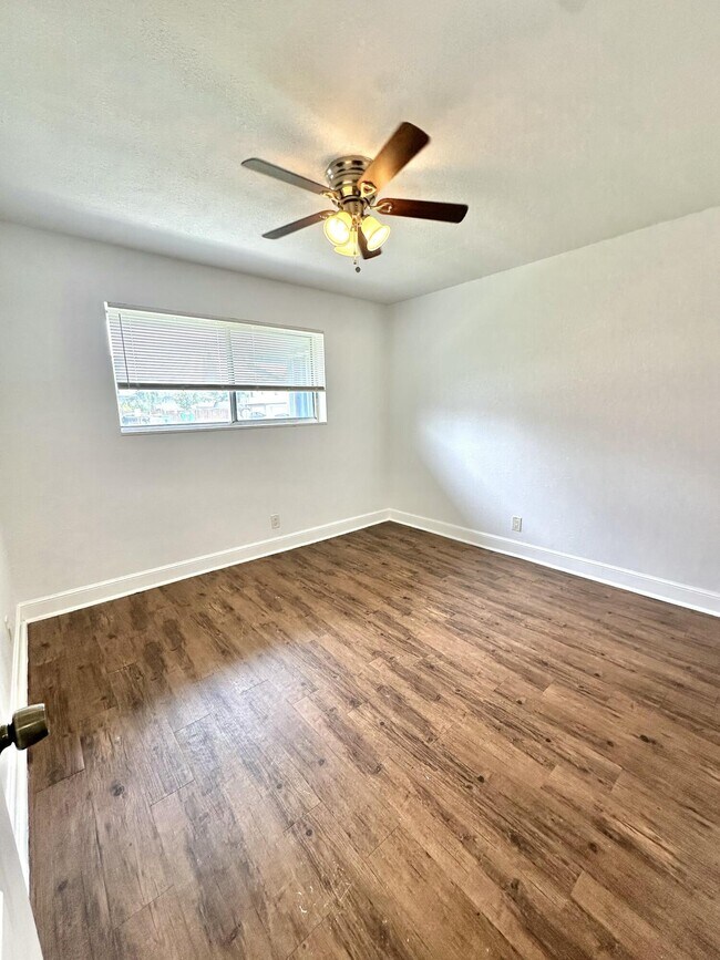 Building Photo - 210 E Tiffany Dr
