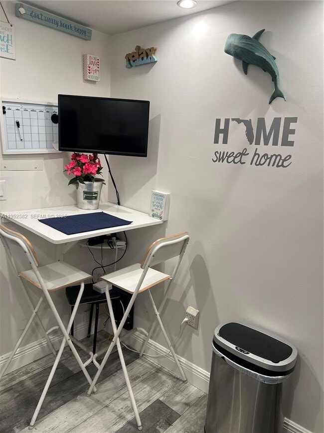 Foto del edificio - 3675 N Country Club Dr