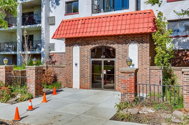 Foto del edificio - 475 Plum Creek Dr