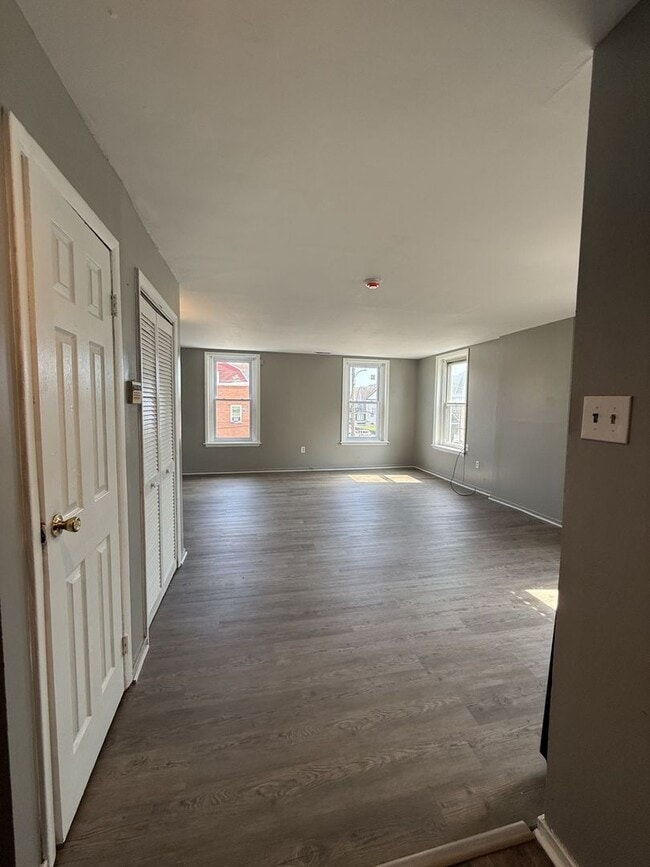Photo - 336 W. 8th Street Apartment